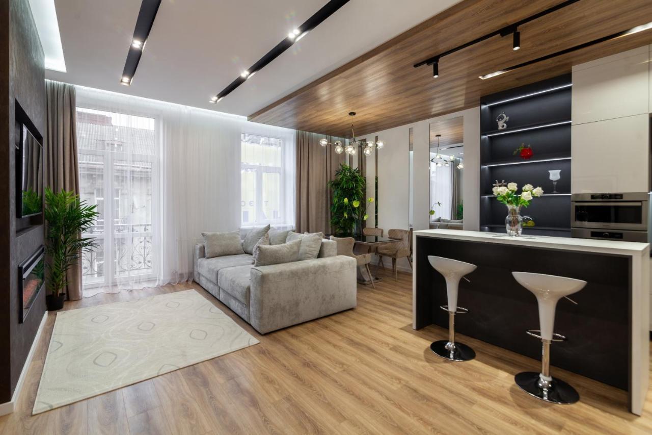 Royal Vip Apartment On Franka 14 ลวีฟ ภายนอก รูปภาพ