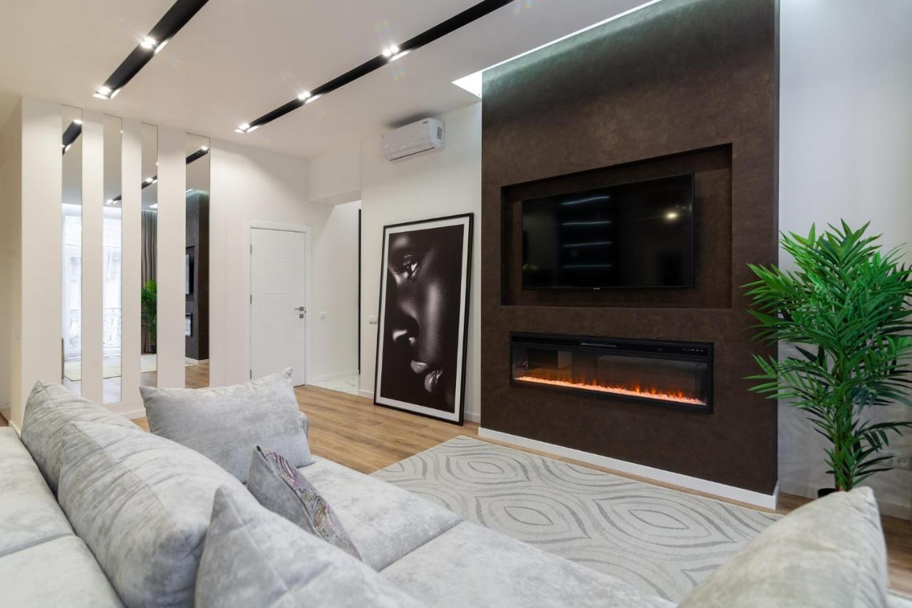 Royal Vip Apartment On Franka 14 ลวีฟ ภายนอก รูปภาพ